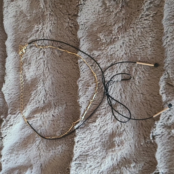 ⭐ 2/$10 or 3/$15 - Aldo Gold Chain with Ribbon Choker - Picture 4 of 5